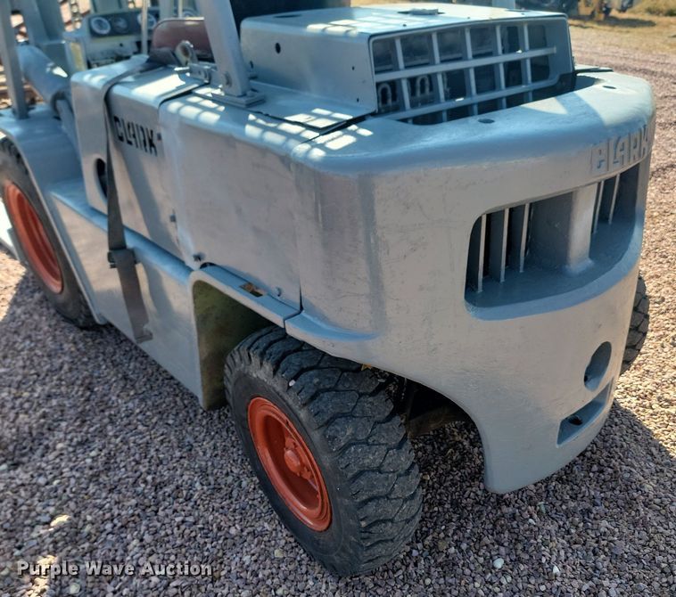 image for item JW9695 Clark  forklift