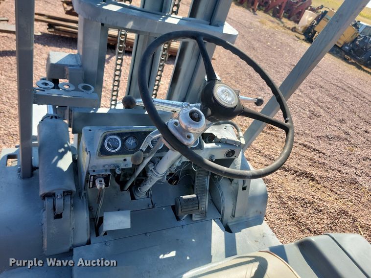 image for item JW9695 Clark  forklift