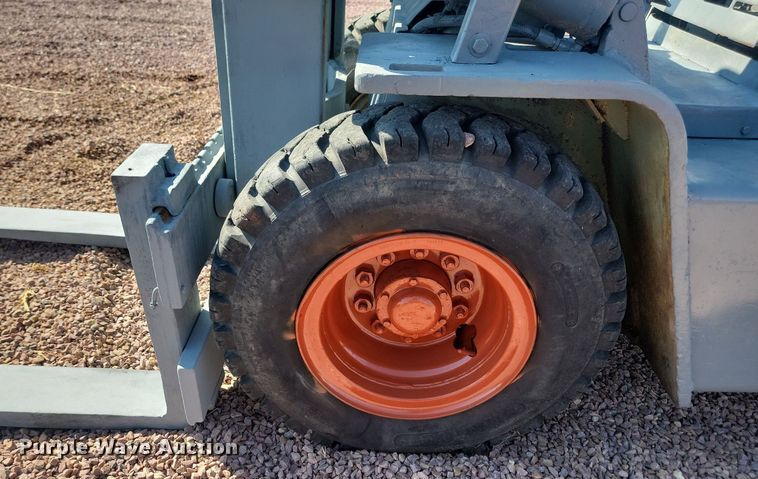 image for item JW9695 Clark  forklift