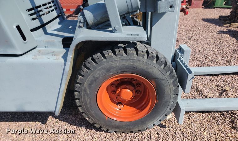 image for item JW9695 Clark  forklift