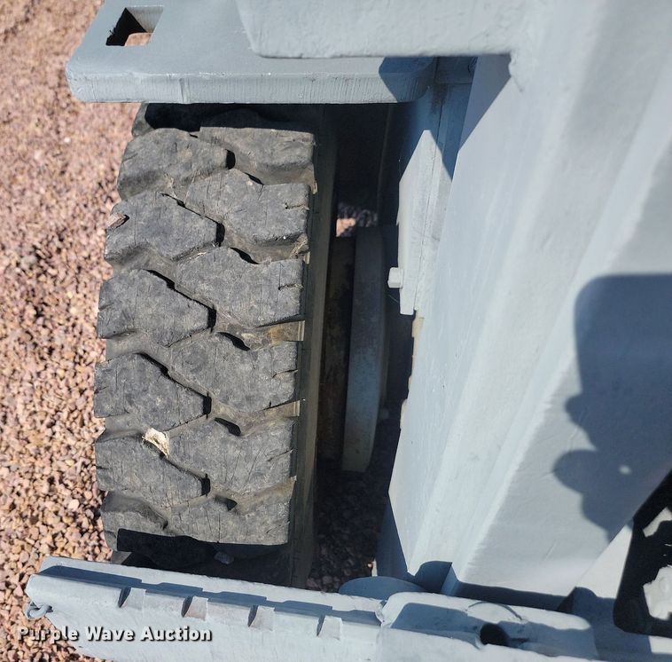 image for item JW9695 Clark  forklift