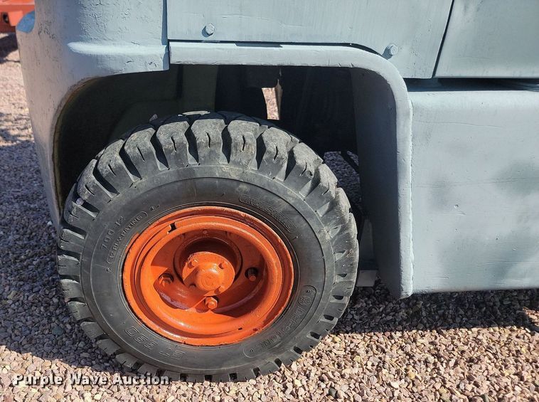 image for item JW9695 Clark  forklift