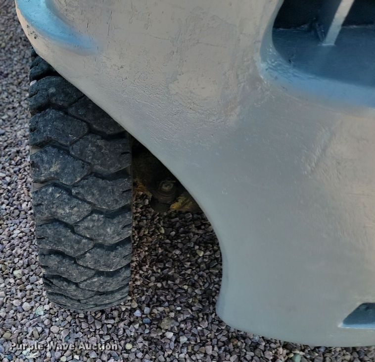 image for item JW9695 Clark  forklift