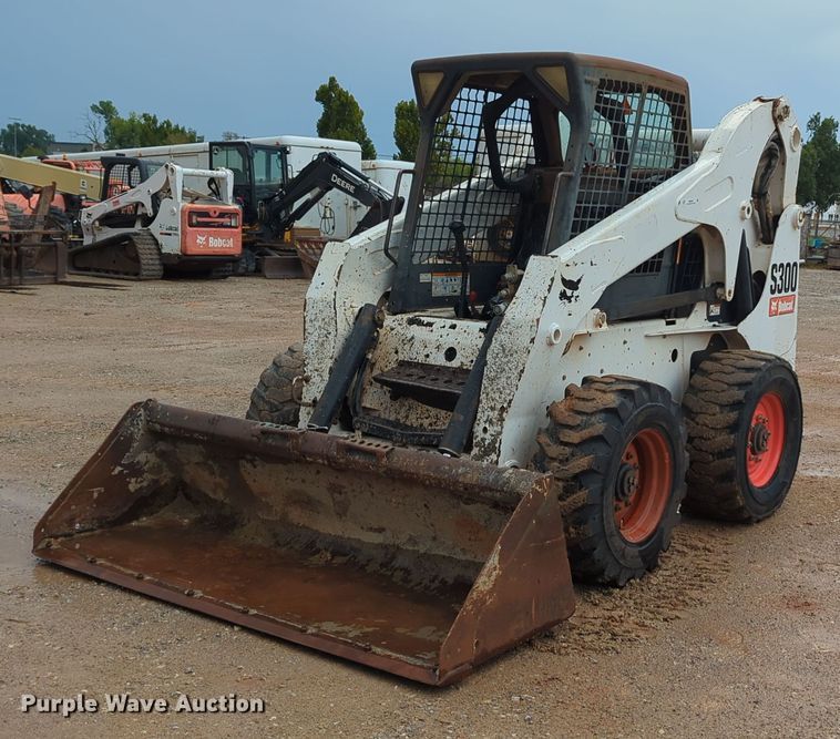 image for item KB9376 2010 Bobcat S300 skid steer loader