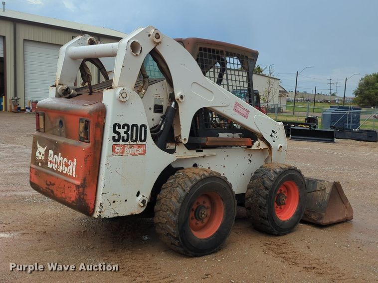 image for item KB9376 2010 Bobcat S300 skid steer loader