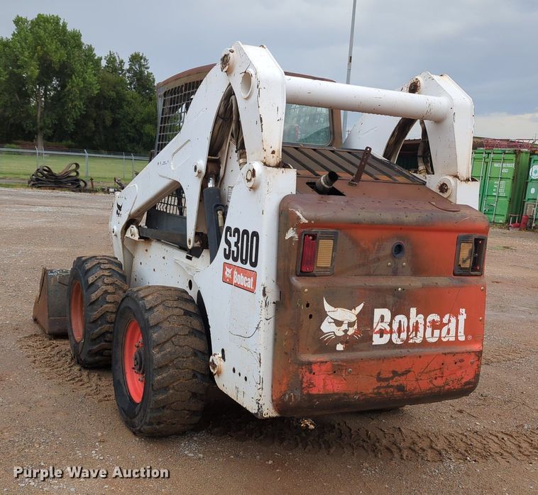 image for item KB9376 2010 Bobcat S300 skid steer loader