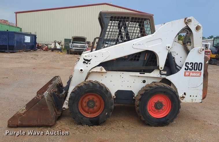 image for item KB9376 2010 Bobcat S300 skid steer loader