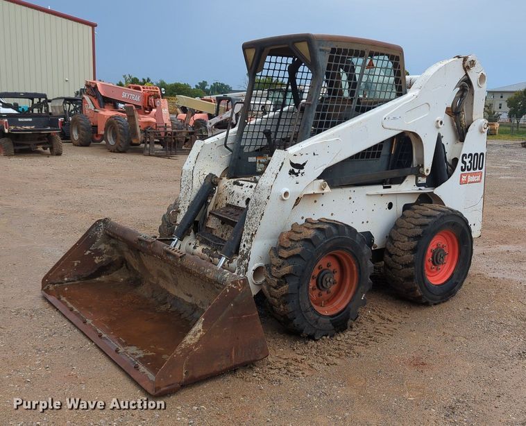 image for item KB9376 2010 Bobcat S300 skid steer loader