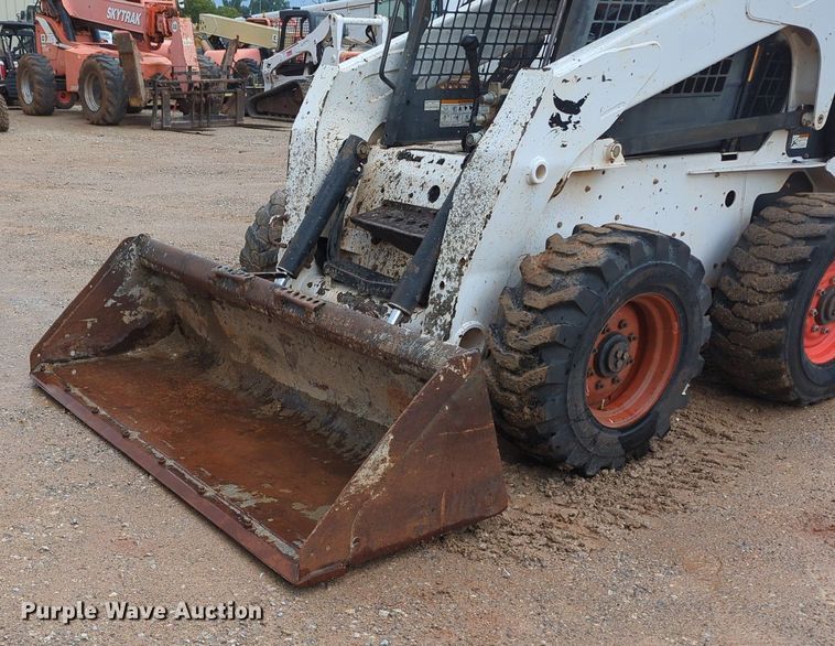 image for item KB9376 2010 Bobcat S300 skid steer loader