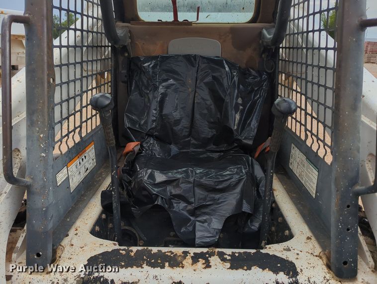 image for item KB9376 2010 Bobcat S300 skid steer loader