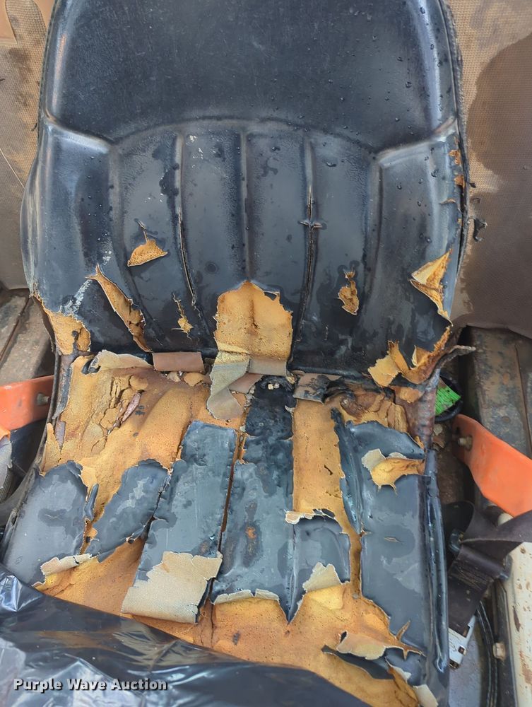 image for item KB9376 2010 Bobcat S300 skid steer loader