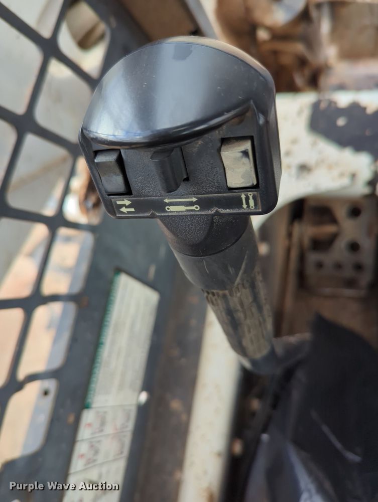 image for item KB9376 2010 Bobcat S300 skid steer loader