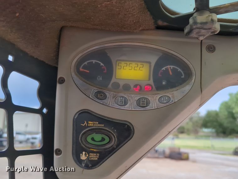 image for item KB9376 2010 Bobcat S300 skid steer loader
