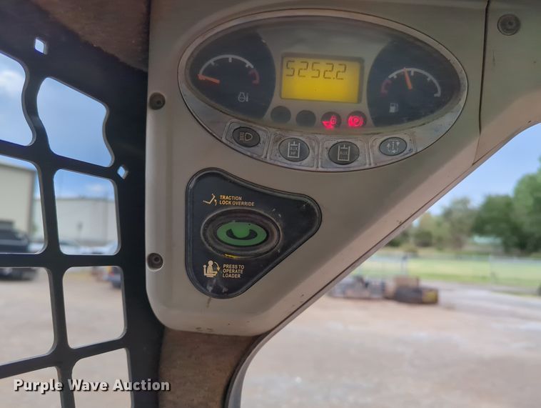 image for item KB9376 2010 Bobcat S300 skid steer loader