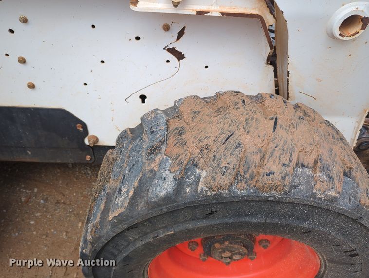image for item KB9376 2010 Bobcat S300 skid steer loader