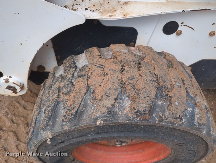 image for item KB9376 2010 Bobcat S300 skid steer loader