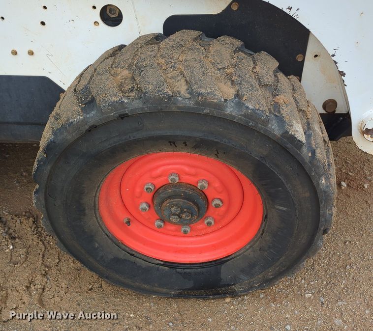 image for item KB9376 2010 Bobcat S300 skid steer loader