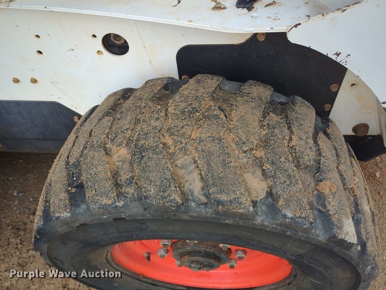 image for item KB9376 2010 Bobcat S300 skid steer loader