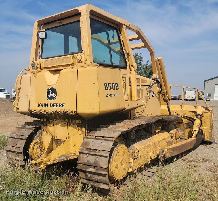 image for item KS9133 1990 John Deere 850B  dozer