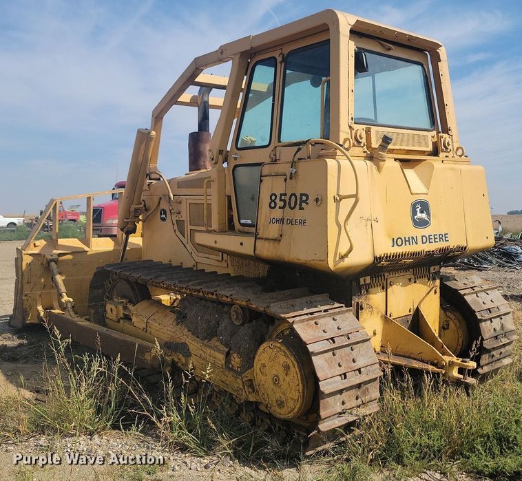 image for item KS9133 1990 John Deere 850B  dozer