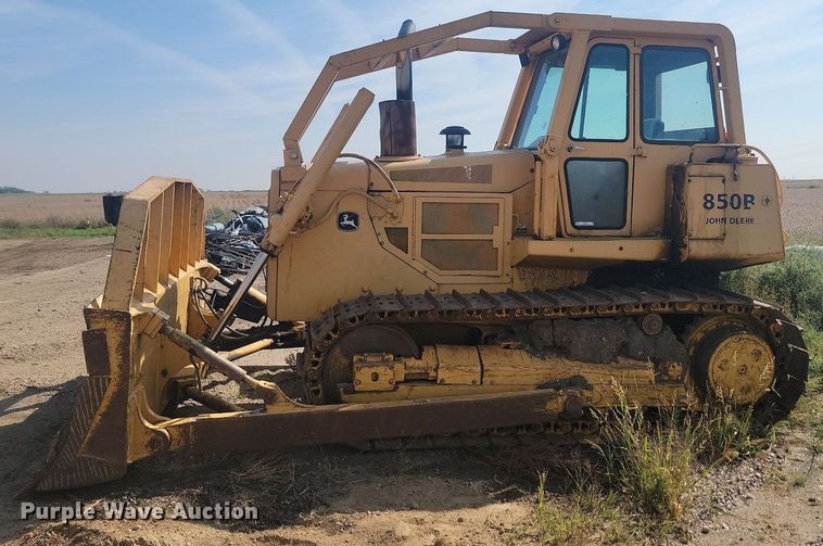 image for item KS9133 1990 John Deere 850B  dozer