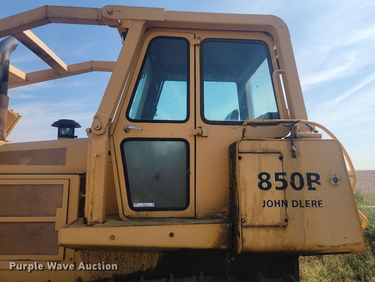 image for item KS9133 1990 John Deere 850B  dozer
