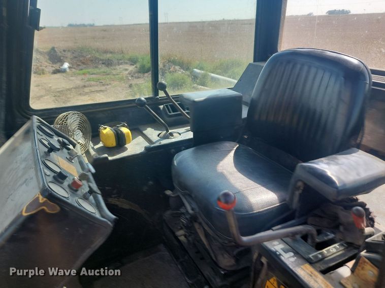 image for item KS9133 1990 John Deere 850B  dozer