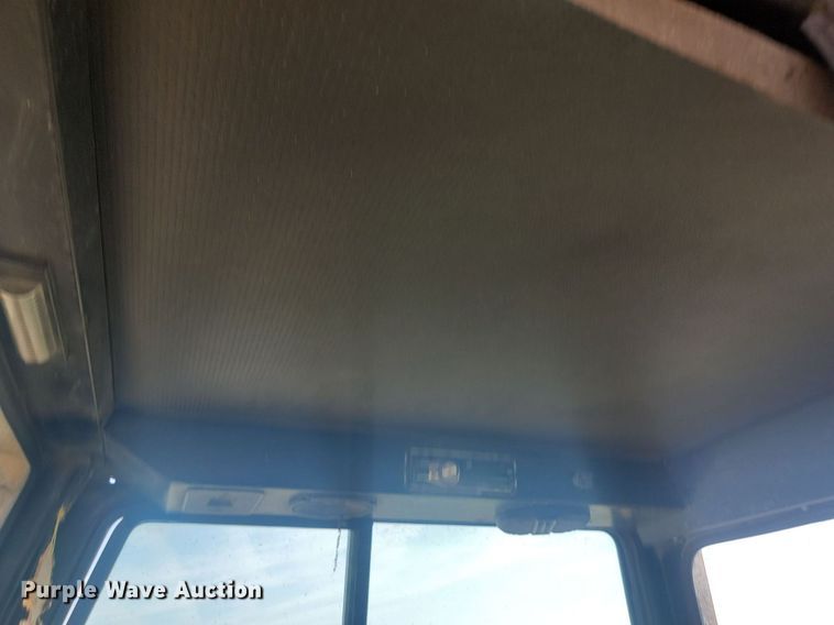 image for item KS9133 1990 John Deere 850B  dozer