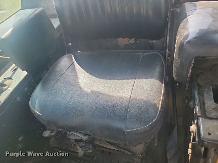 image for item KS9133 1990 John Deere 850B  dozer