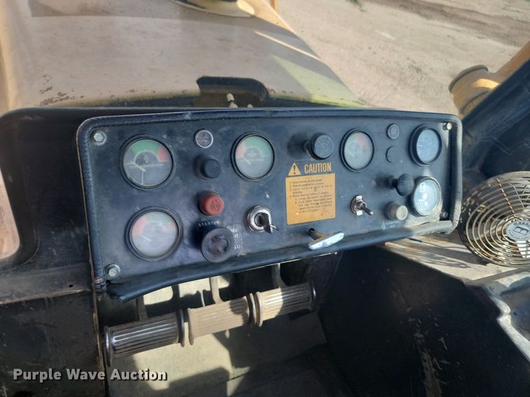 image for item KS9133 1990 John Deere 850B  dozer