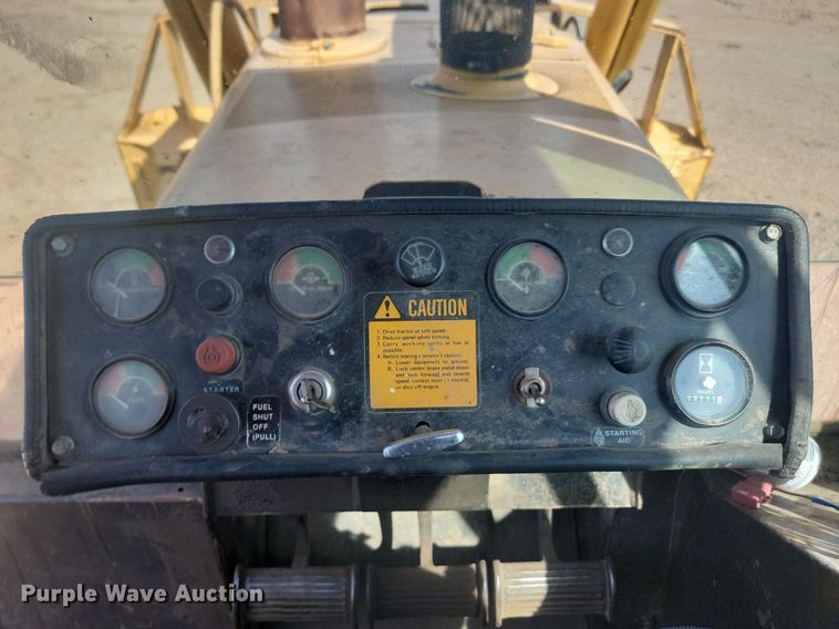 image for item KS9133 1990 John Deere 850B  dozer