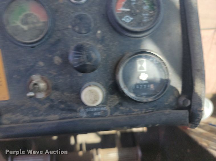 image for item KS9133 1990 John Deere 850B  dozer