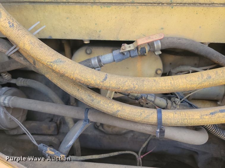 image for item KS9133 1990 John Deere 850B  dozer