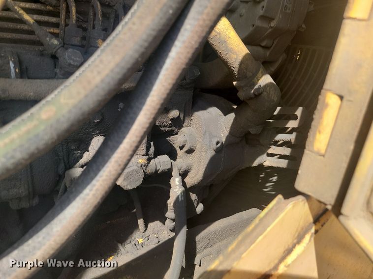 image for item KS9133 1990 John Deere 850B  dozer