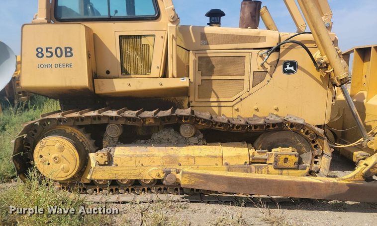 image for item KS9133 1990 John Deere 850B  dozer