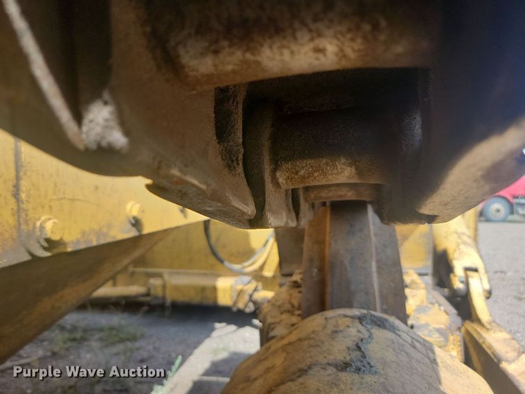 image for item KS9133 1990 John Deere 850B  dozer