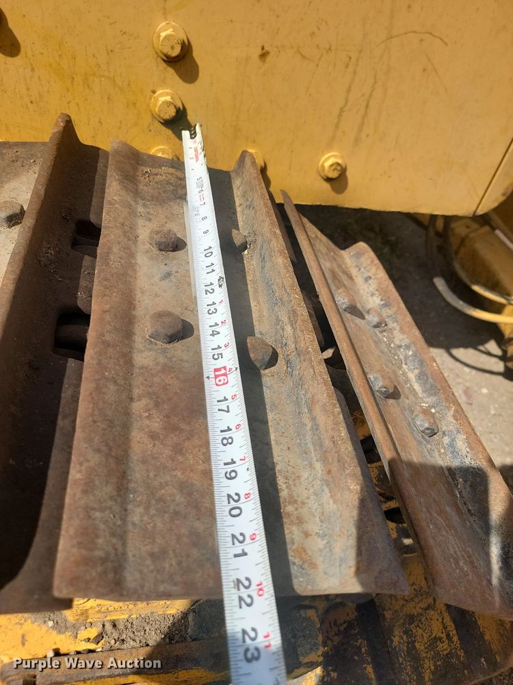 image for item KS9133 1990 John Deere 850B  dozer