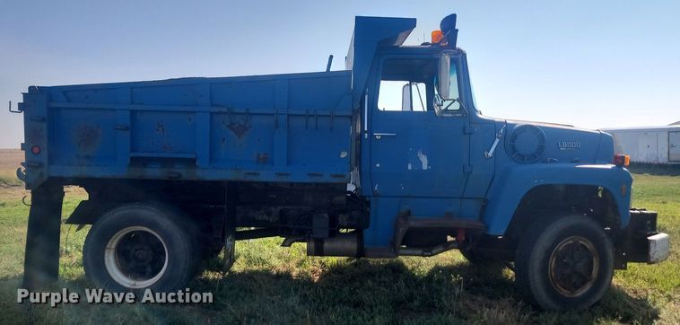 image for item KS9136 1990 Ford L8000  dump truck