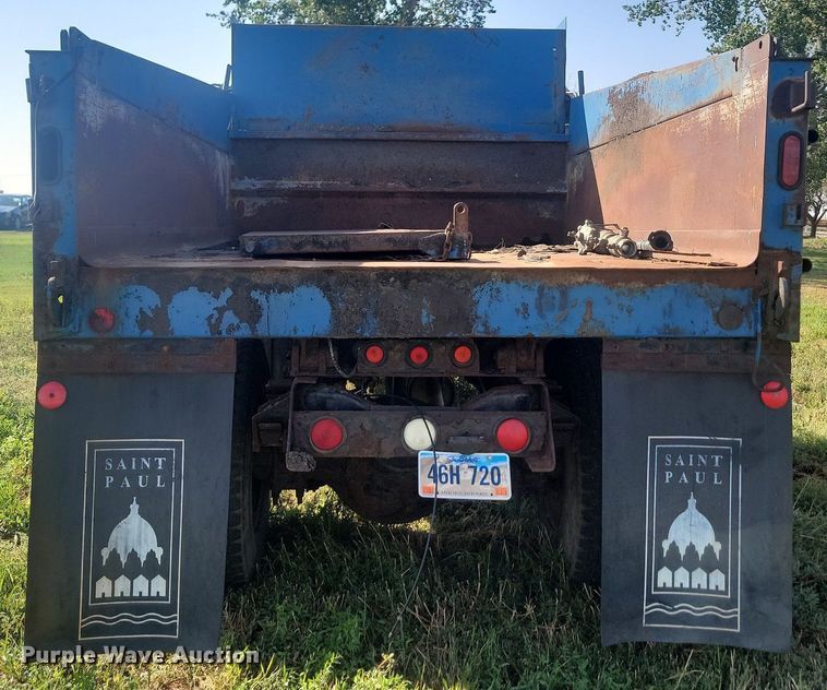 image for item KS9136 1990 Ford L8000  dump truck