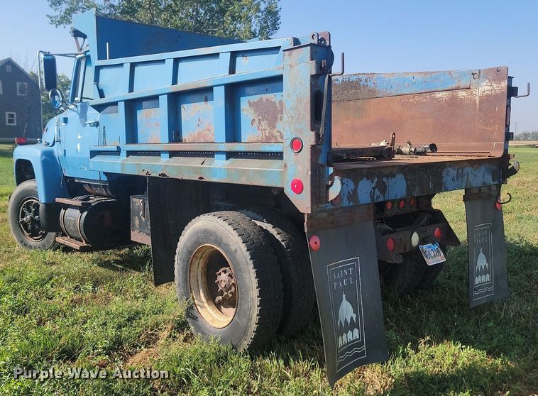 image for item KS9136 1990 Ford L8000  dump truck