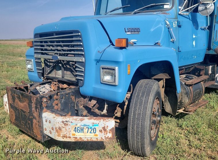 image for item KS9136 1990 Ford L8000  dump truck