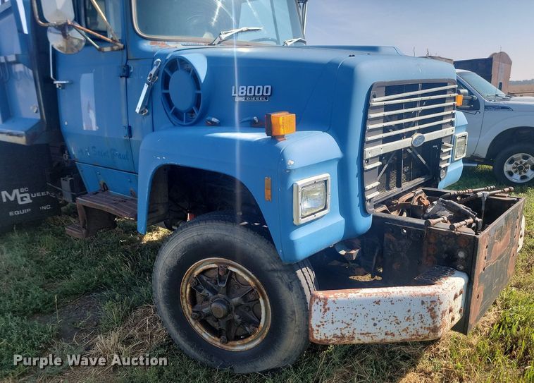 image for item KS9136 1990 Ford L8000  dump truck