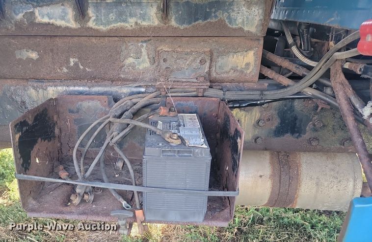 image for item KS9136 1990 Ford L8000  dump truck