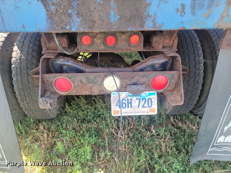 image for item KS9136 1990 Ford L8000  dump truck