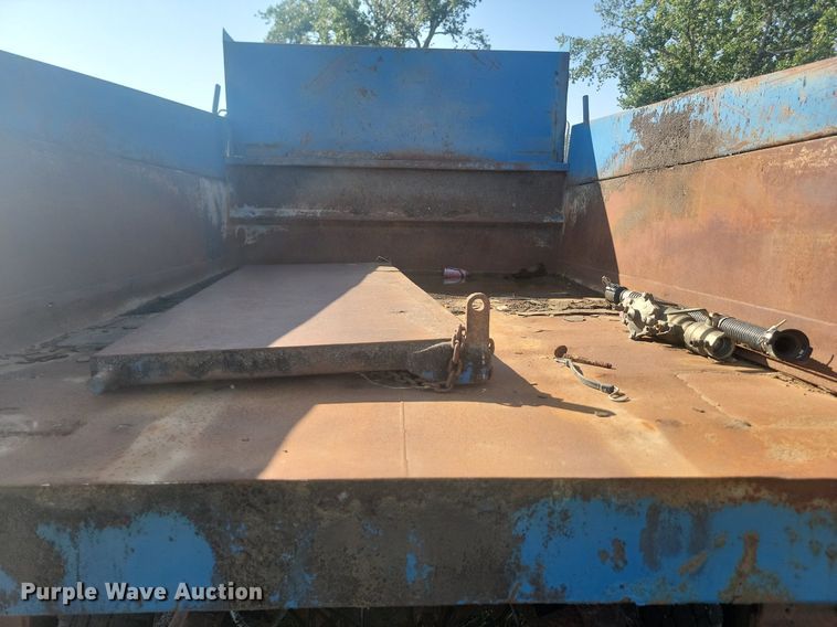 image for item KS9136 1990 Ford L8000  dump truck