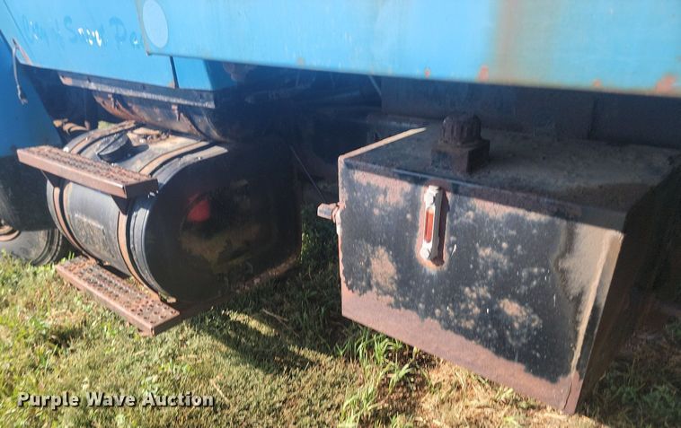 image for item KS9136 1990 Ford L8000  dump truck