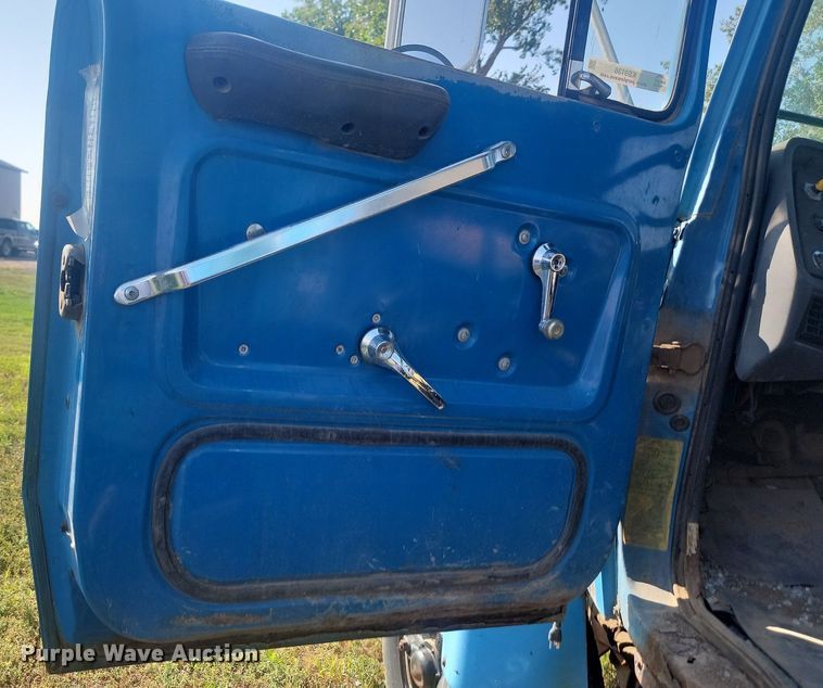 image for item KS9136 1990 Ford L8000  dump truck