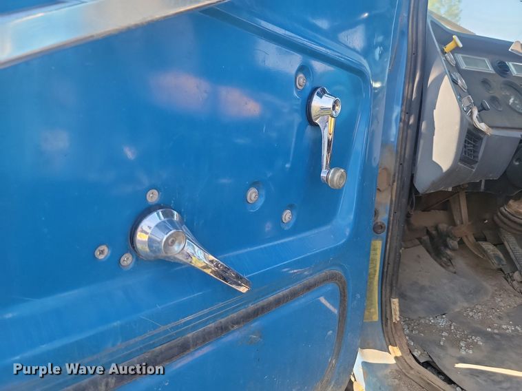 image for item KS9136 1990 Ford L8000  dump truck