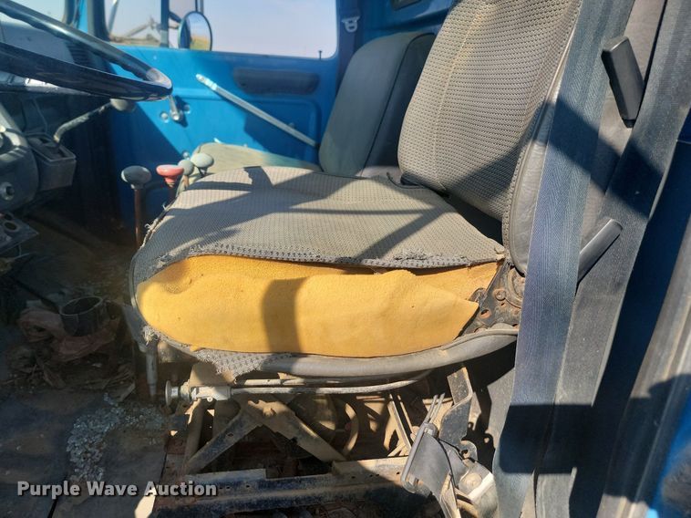 image for item KS9136 1990 Ford L8000  dump truck