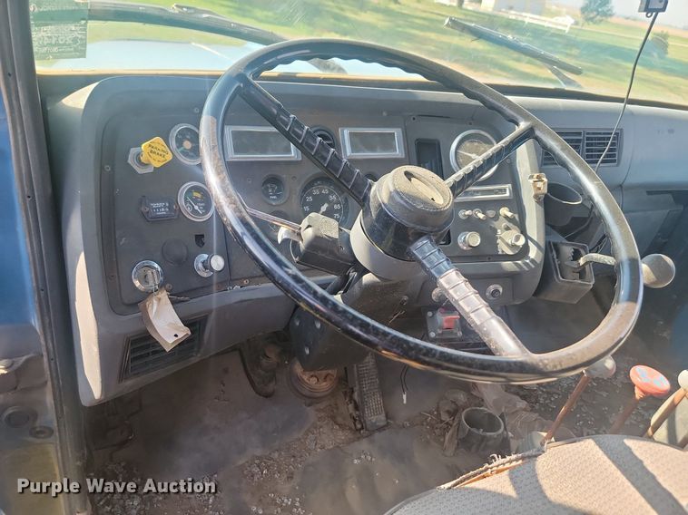 image for item KS9136 1990 Ford L8000  dump truck